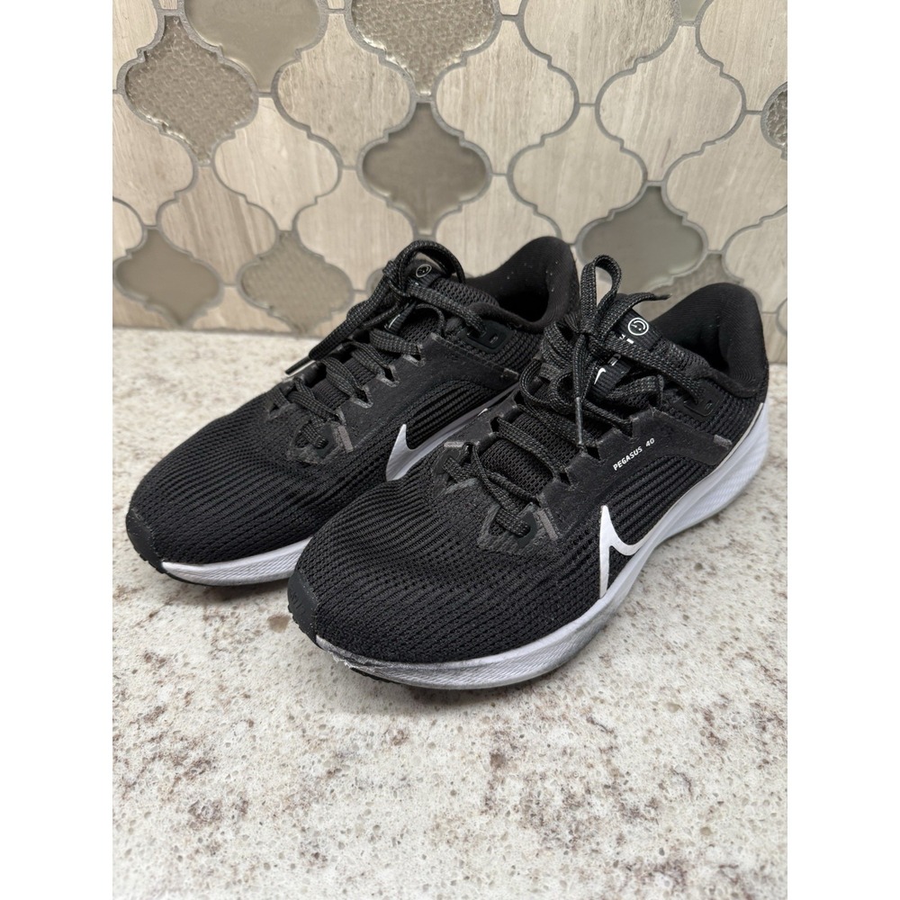 Nike Air‎ Zoom Pegasus 40 Black White Women's Size 7- DV3854-001 Black/White